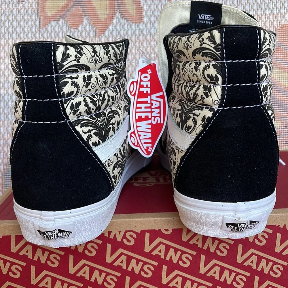 Vans Sk8-Hi
Skull Tapestry Black/Bone
VN0A7Q5N95X
Men’s sneakers - Picture 14 of 16